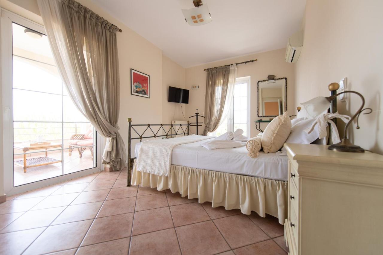 Alyki Beach House Guest House Aigio Bagian luar foto