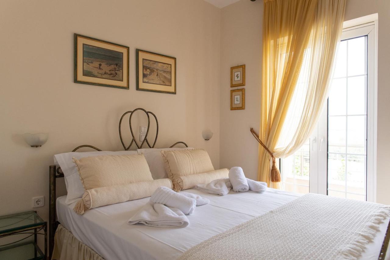 Alyki Beach House Guest House Aigio Bagian luar foto